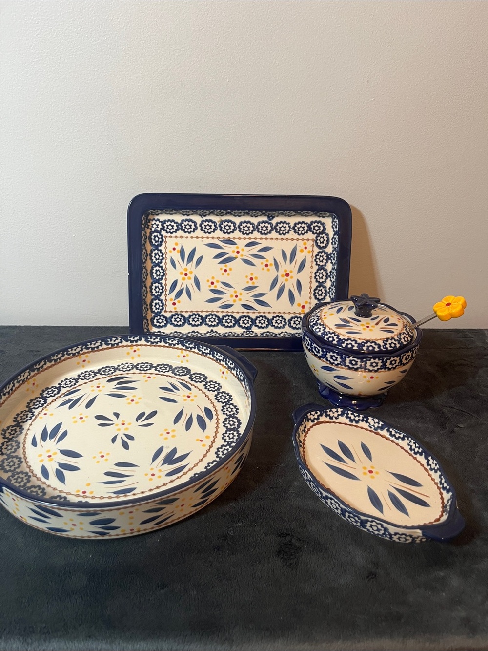Temp-Tations Old World blue ceramic serving 4 pcs kitchen bakeware serving set